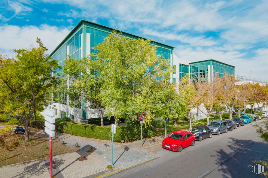 Oficina en alquiler en Edificio Ancora, Zona San Sebastián de los Reyes, San Sebastián de los Reyes, Madrid, 28700 con coche, edificio, nube, cielo, planta, vehículo, árbol, condominio, arquitectura y diseño urbano alrededor