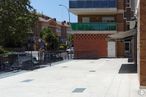 Retail for sale & for rent at Calle Julián Berrendero, 14, San Agustín del Guadalix, Madrid, 28750 with building, plant, window, road surface, urban design, sky, tree, condominium, neighbourhood and asphalt around