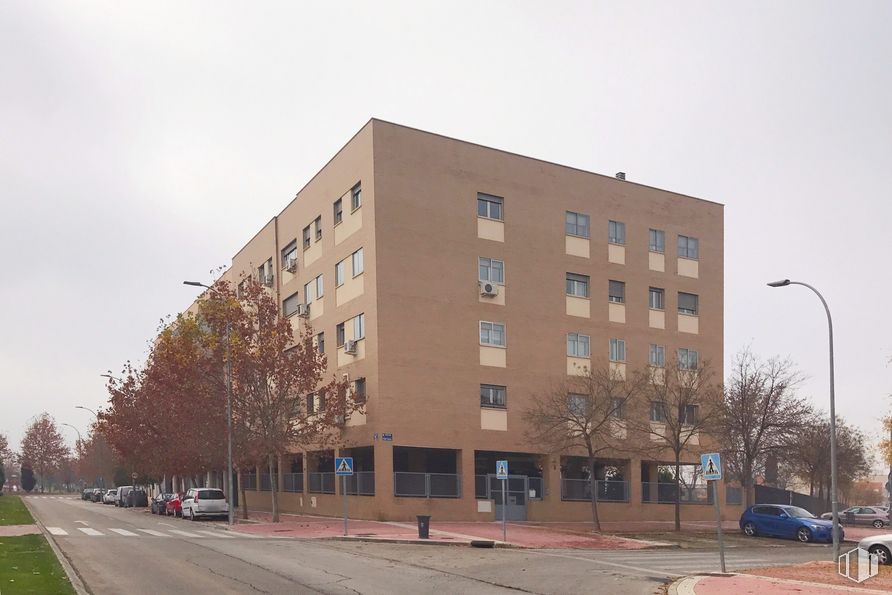 Local en alquiler en Calle Grecia, 10, Torrejón de Ardoz, Madrid, 28850 con edificio, luz de la calle, cielo, rueda, coche, propiedad, ventana, neumático, árbol y vehículo alrededor