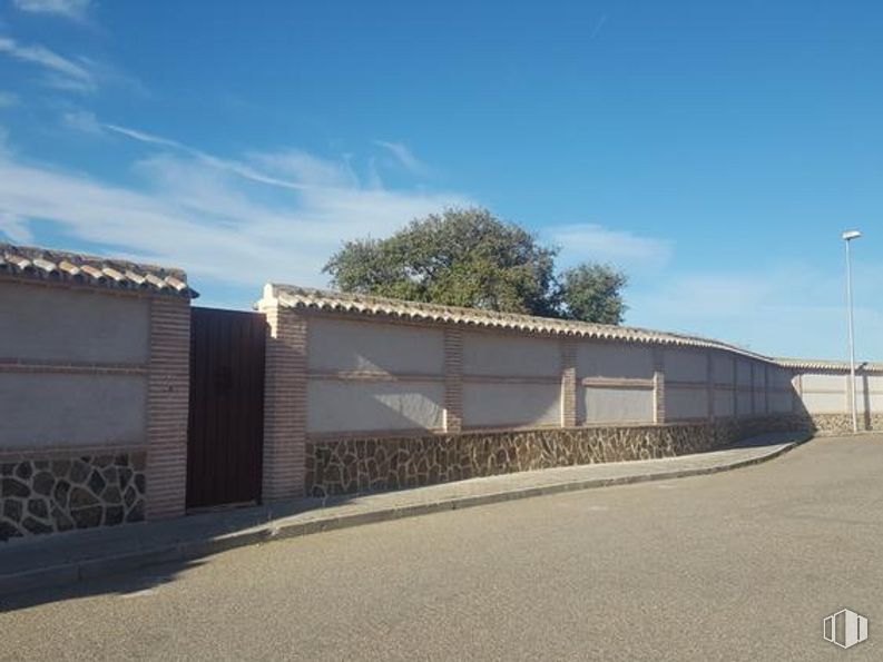 Land for sale at Calle Monasterio San Juan de la Peña, Toledo, 45004 with cloud, sky, street light, road surface, asphalt, shade, tar, tree, urban design and composite material around