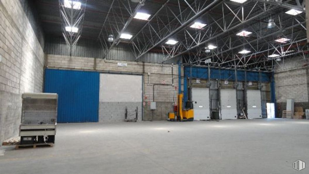 Industrial for rent at Calle Alcarria, 2, Coslada, Madrid, 28820 with floor, ceiling, warehouse, flooring, composite material, metal, engineering, beam, hall and building material around