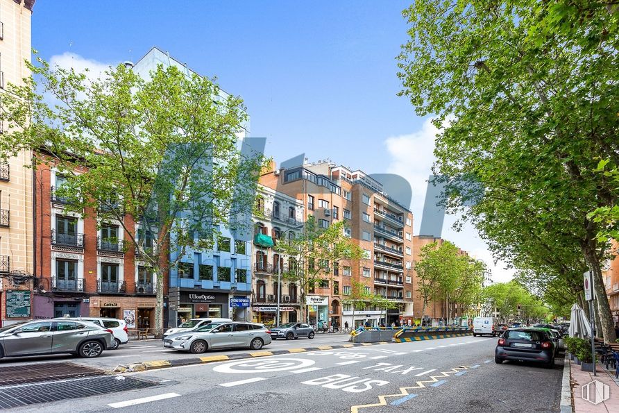 Local en venta en Calle Marqués Urquijo, Moncloa - Aravaca, Madrid, 28008 con coche, edificio, cielo, rueda, vehículo terrestre, neumático, vehículo, nube, ventana y infraestructura alrededor