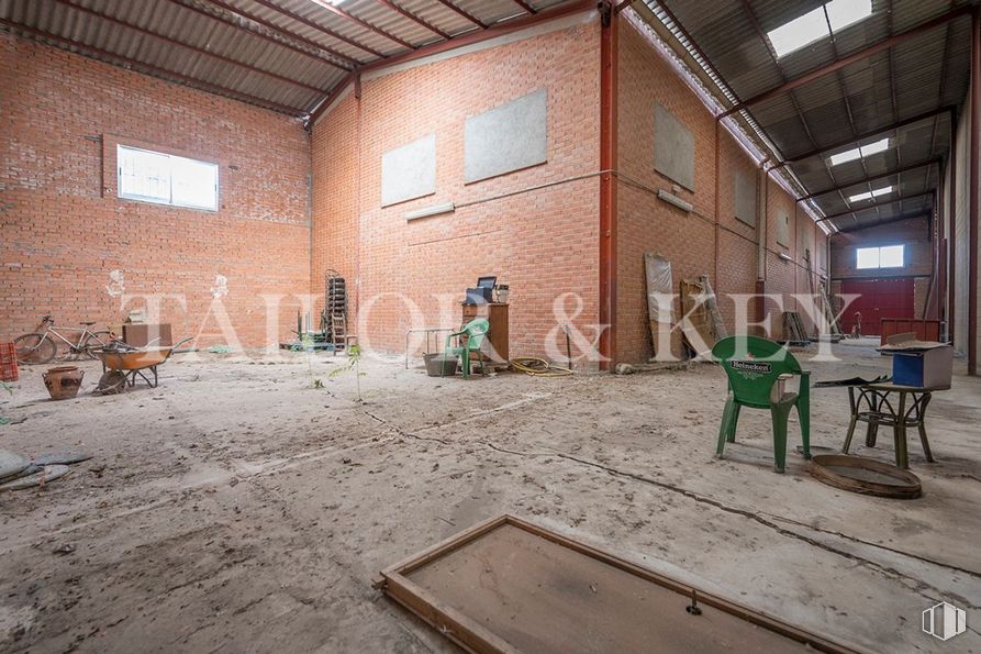 Nave en venta en Polígono Los Frailes, Daganzo de Arriba, Madrid, 28814 con ventana, silla, madera, interiorismo, suelos, suelo, hall, ladrillo, edificio y madera dura alrededor