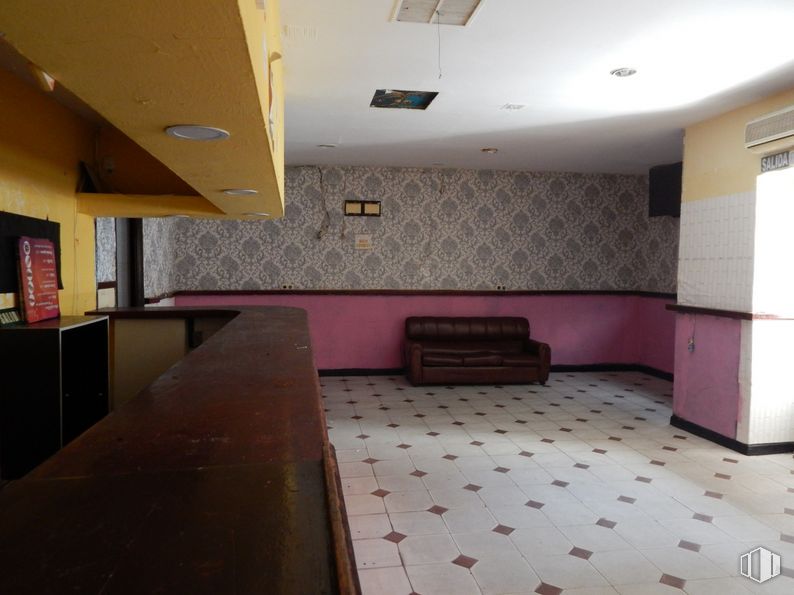 Retail for rent at Calle Juan Ángel Nebreda, 3, Ávila, 05005 with couch, interior design, flooring, floor, ceiling, wood, hardwood, hall, house and event around