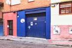 Retail for sale at Calle Sierra de Alcaraz, 31, Puente de Vallecas, Madrid, 28053 with door, window, building, blue, fixture, azure, wood, architecture, wall and material property around