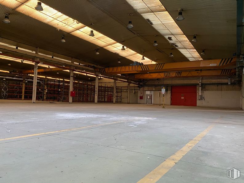 Nave en alquiler y venta en Zona Industrial Arganda, Arganda del Rey, Madrid, 28500 con casa de campo, material compuesto, pasillo, edificio, material de construcción, madera, hormigón, metal, suelo y techo alrededor