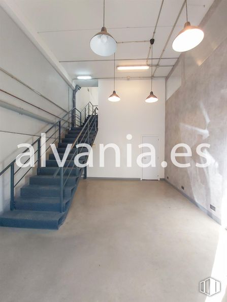 Nave en alquiler en Polígono Neinor, Leganés, Madrid, 28914 con alumbrado, lámpara, edificio, interiorismo, suelo, suelos, madera, hall, accesorio y techo alrededor