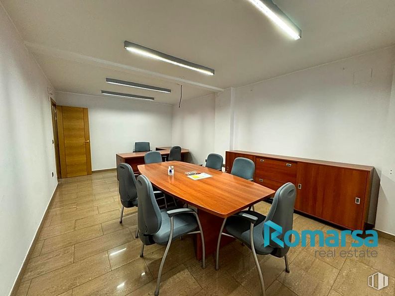 Retail for rent at Paseo San Roque, Ávila, 05003 with chair, light fixture, lighting, door, cabinetry, table, furniture, conference room table, office chair and building around