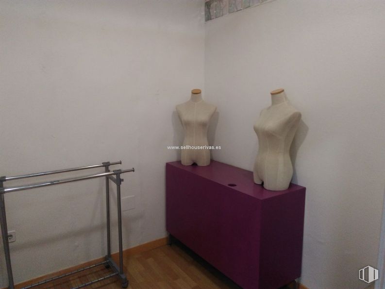 Local en venta en Centro Comercial Zoco, Centro Comercial Zoco, Arganda del Rey, Madrid, 28500 con mesa, madera, escultura, piso, suelo, arte, madera, techo, yeso y lámpara alrededor