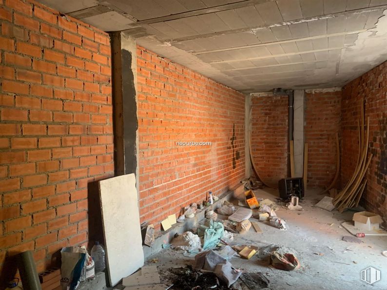 Local en venta en Calle Flor de Loto, Ávila, 05002 con propiedad, madera, ladrillo, albañilería, edificio, suelo, línea, pared, material de construcción y suelos alrededor