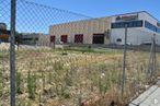 Land for rent at Calle Químicas, 36, Alcorcón, Madrid, 28923 with building, sky, plant, property, land lot, grass, wire fencing, fence, wall and landscape around