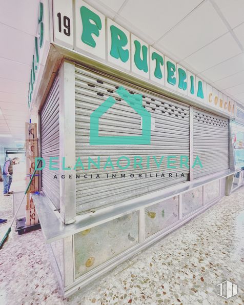 Retail for sale & for rent at Calle Real, 51, Las Rozas de Madrid, Madrid, 28230 with wood, wall, font, gas, facade, shade, signage, advertising, sky and machine around