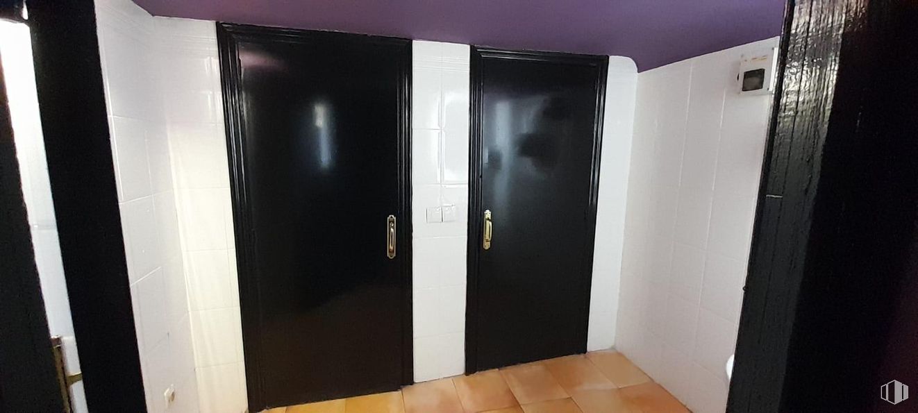 Retail for rent at Zona Huertas - Cortes, Centro, Madrid, 28005 with door, flooring, floor, hardwood and wood stain around