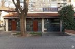 Retail for sale at Calle Corregidor Alonso de Tobar, Moratalaz, Madrid, 28030 with door, building, plant, window, fixture, tree, road surface, brick, brickwork and house around