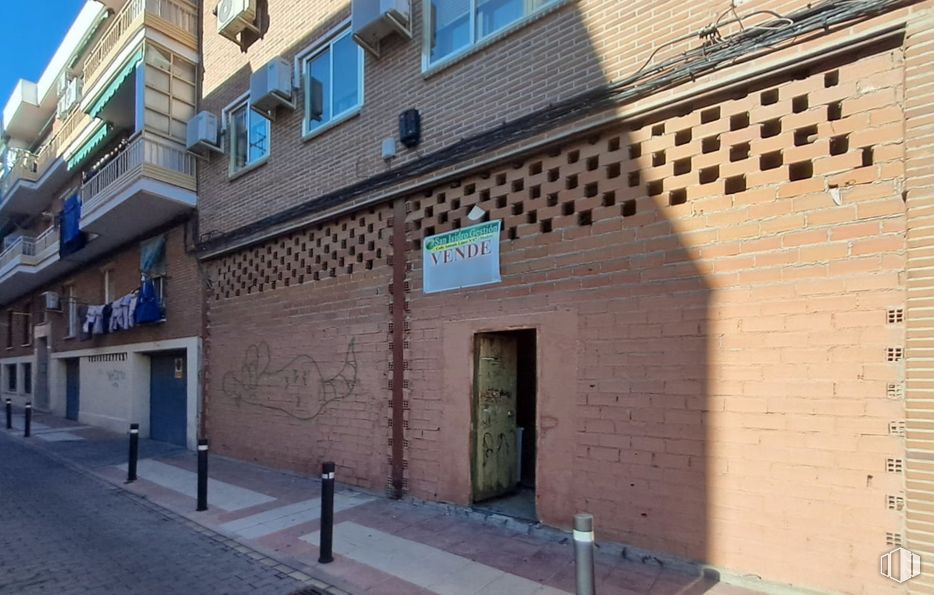 Local en venta en Calle Fernando Barrachina, Getafe, Madrid, 28904 con ventana, puerta, edificio, diseño urbano, inmobiliario, fachada, ladrillo, superficie de la carretera, carretera y ciudad alrededor