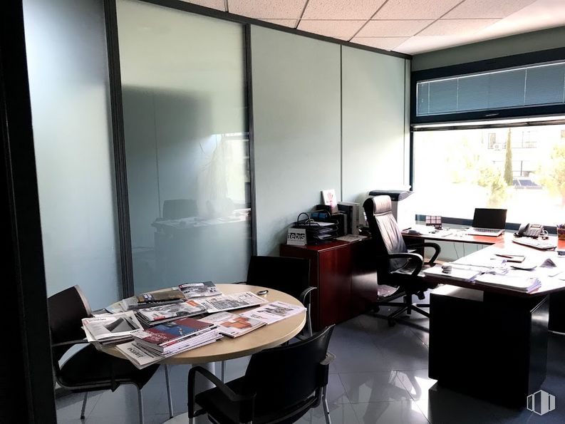 Oficina en venta en Avenida Severo Ochoa, 36, Alcobendas, Madrid, 28100 con silla, mesa, mueble, ventana, escritorio, edificio, suelo, diseño automotriz, piso y monitor de computadora alrededor