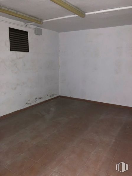 Local en alquiler en Barrio del Pilar, Fuencarral - El Pardo, Madrid, 28029 con persiana de la ventana, edificio, ventana, madera, casa, piso, pavimentos, accesorio, madera y pasillo alrededor