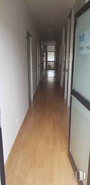 Oficina en alquiler en Calle Sepúlveda, 6, Alcobendas, Madrid, 28108 con marrón, accesorio, madera, piso, suelo, material compuesto, madera dura, tinte para madera, tablón y barniz alrededor