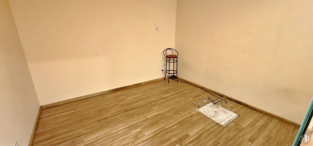 Local en alquiler en Calle Río Alberche, Toledo, 45007 con suelo, suelos, suelos de madera, madera, suelo laminado, marrón, madera dura, tinte para madera, tablón y habitación alrededor