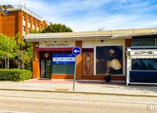 Retail for rent at Calle Luis Buñuel, 1, Pozuelo de Alarcón, Madrid, 28223 with building, person, window, cloud, sky, plant, tree, shade, road surface and gas around