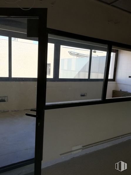 Oficina en venta en Calle Emilio Muñoz, 7, San Blas - Canillejas, Madrid, 28037 con ventana, accesorio, edificio, sombra, exterior automotriz, madera, rectángulo, casa, vidrio y puerta del vehiculo alrededor