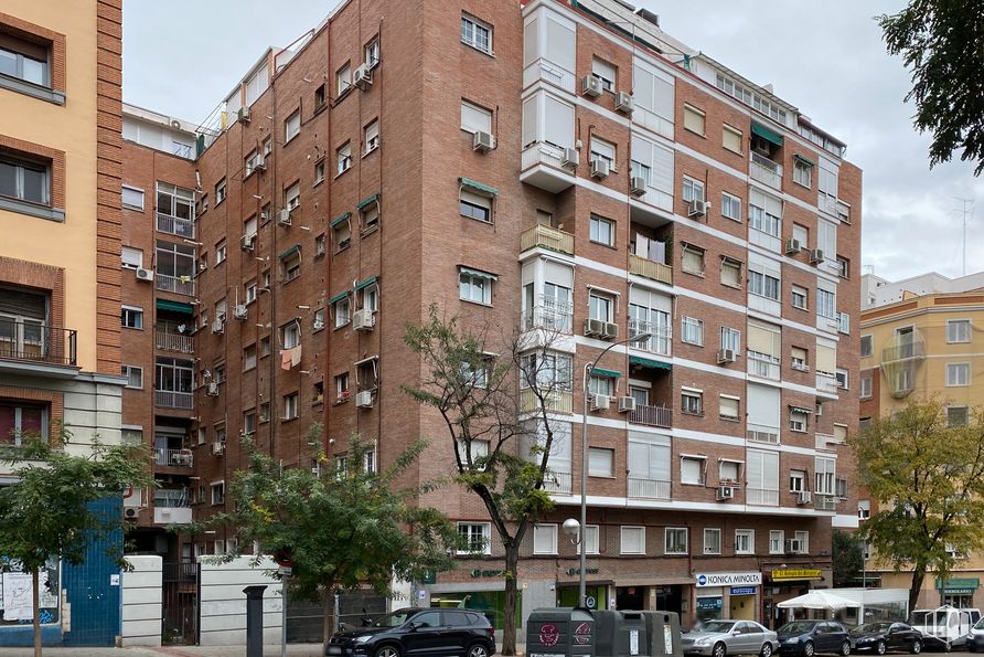 Local en venta en Calle Cavanilles, Retiro, Madrid, 28007 con coche, edificio, ventana, durante el día, cielo, propiedad, rueda, neumático, vehículo y bloque de pisos alrededor