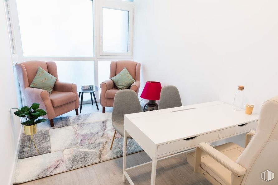 Oficina en alquiler en Calle Agustín Iturbide, 4, Hortaleza, Madrid, 28043 con mesa, silla, mueble, edificio, confort, sofá, ventana, interiorismo, suelo y suelos alrededor