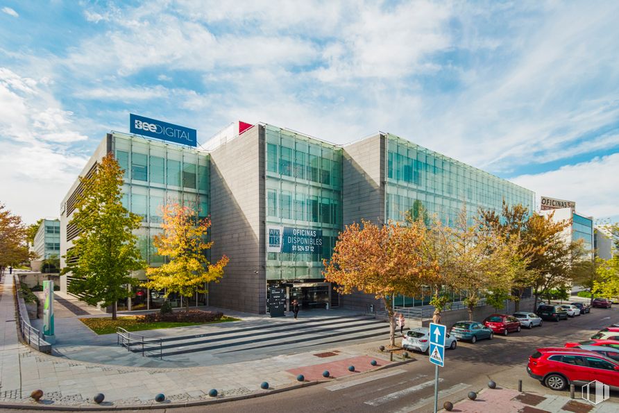 Oficina en alquiler en Edificio Insel, Calle Isla Graciosa, 7, San Sebastián de los Reyes, Madrid, 28700 con coche, edificio, nube, cielo, rueda, neumático, vehículo, árbol, planta y diseño urbano alrededor