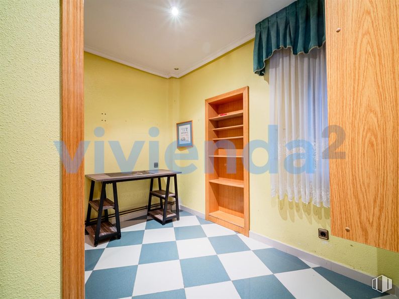 Local en venta en Calle Amador Valdés, Ciudad Lineal, Madrid, 28017 con estantería, mueble, edificio, madera, interiorismo, accesorio, puerta, suelo, suelos y inmobiliario alrededor