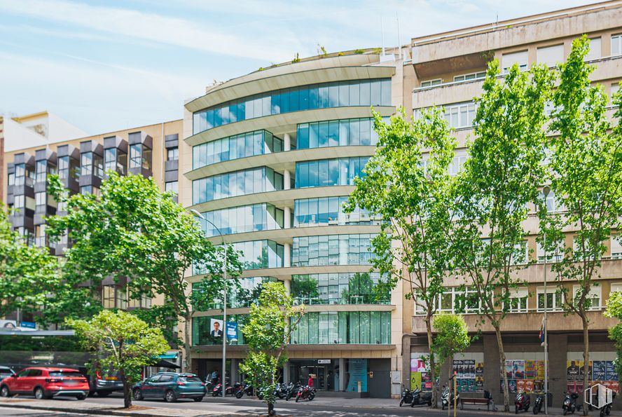 Oficina en alquiler en Calle María de Molina, 54, Salamanca, Madrid, 28006 con edificio, coche, cielo, propiedad, nube, infraestructura, condominio, diseño urbano, ventana y rueda alrededor