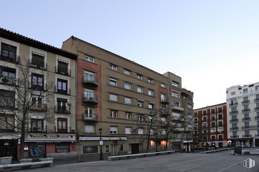 Local en venta en Calle Sánchez Bustillo, Centro, Madrid, 28012 con edificio, cielo, ventana, propiedad, bloque de torre, diseño urbano, condominio, zona residencial, fachada y superficie de la carretera alrededor