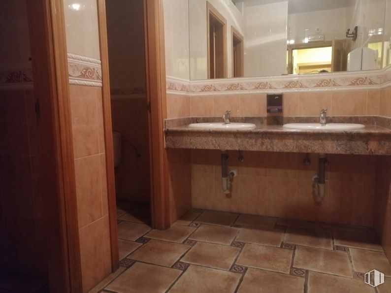 Retail for sale at Labajos, Labajos, Segovia, 40146 with sink, brown, mirror, tap, plumbing fixture, bathroom sink, building, bathroom, wood and floor around