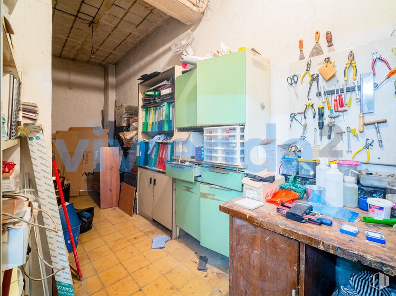 Local en venta en Calle Ferraz, Moncloa - Aravaca, Madrid, 28008 con ebanistería, azul, edificio, interiorismo, máquina, madera, estantería, material de oficina, servicio y cajón alrededor