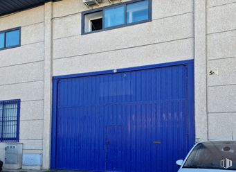 Nave en alquiler y venta en Avenida Naciones, Illescas, Toledo, 45200 con coche, ventana, puerta, edificio, azul, capó, vehículo, iluminación del automóvil, madera y pared alrededor