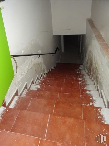 Local en venta en Calle Villaverde, 28, Getafe, Madrid, 28902 con marrón, propiedad, madera, suelo de baldosas, accesorio, pintura, piso, suelo, material de construcción y material compuesto alrededor