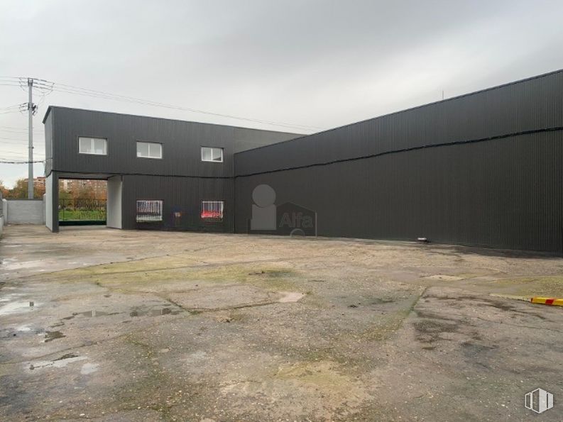 Nave en venta en Polígono Industrial Nuestra Señora de Butarque, Leganés, Madrid, 28914 con edificio, cielo, asfalto, superficie de la carretera, lote de terreno, gas, material compuesto, fachada, paisaje y hormigón alrededor