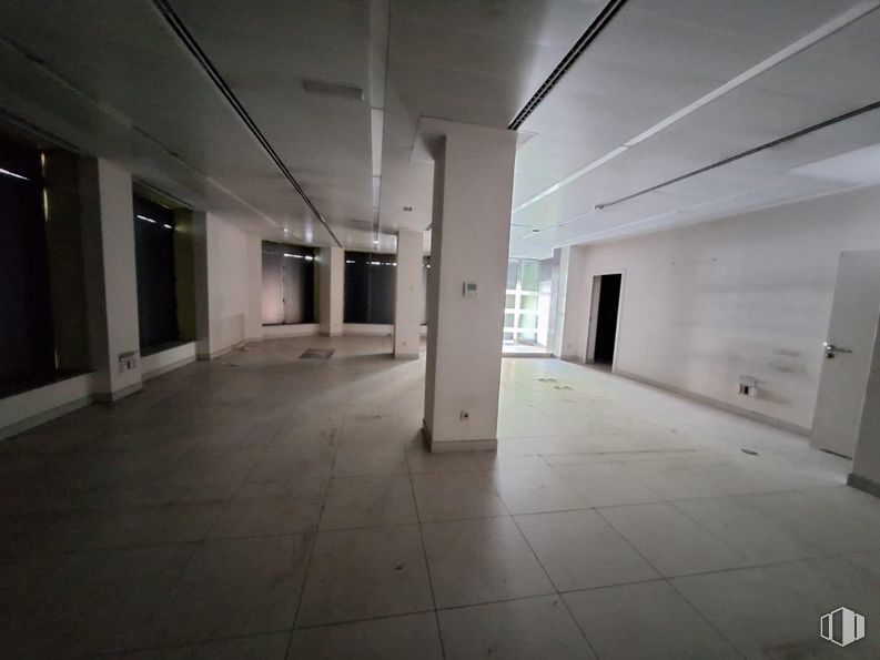 Retail for sale & for rent at Calle Doctor Esquerdo, Salamanca, Madrid, 28028 with fixture, architecture, floor, flooring, hall, composite material, ceiling, space, glass and event around