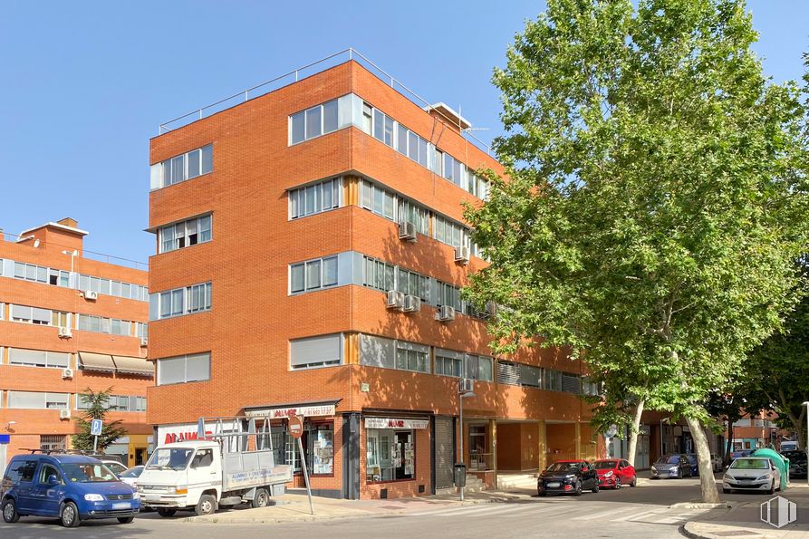 Local en venta en Calle Salvador Dalí, 13, Pinto, Madrid, 28320 con edificio, coche, camión, vehículo terrestre, cielo, ventana, rueda, neumático, vehículo y diseño urbano alrededor