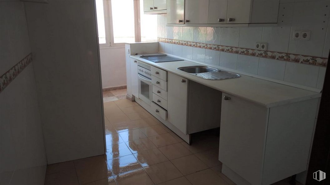 Oficina en venta en Travesía Madrid, Alcobendas, Madrid, 28100 con ebanistería, propiedad, fregadero de cocina, encimera, fregadero, estufa de cocina, edificio, grifo, aparato de cocina y cajón alrededor