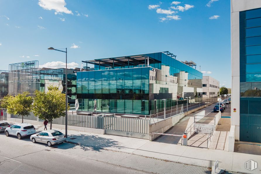 Oficina en alquiler en Charmex Green Building II, Calle Miguel Faraday, 18, Getafe, Madrid, 28906 con coche, edificio, nube, cielo, luz de la calle, diseño urbano, casa, árbol, condominio y superficie de carretera alrededor