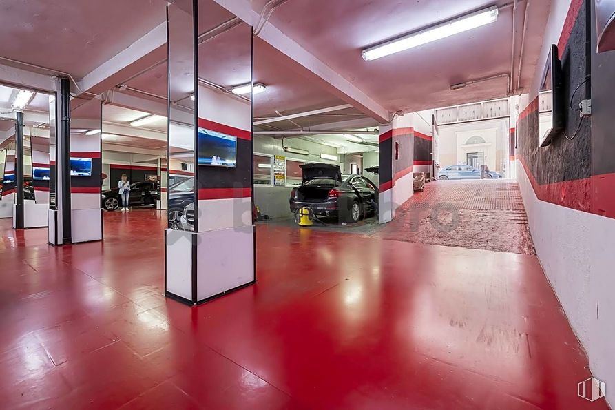 Retail for sale at Calle López Mezquía, 9, Carabanchel, Madrid, 28019 with car, lighting, light fixture, automotive parking light, automotive lighting, automotive design, vehicle, interior design, architecture and motor vehicle around