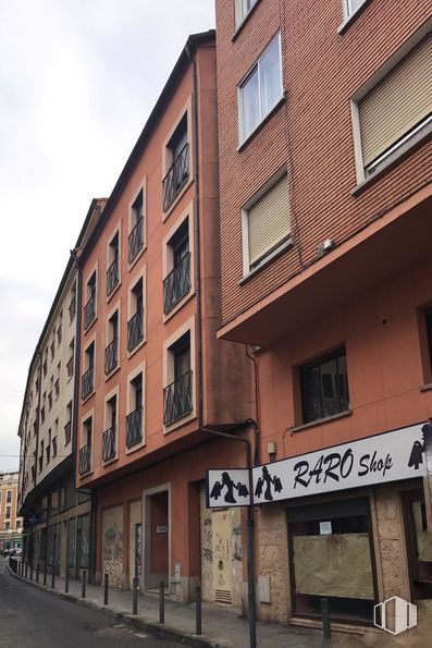 Retail for sale & for rent at Calle Cerería, 9, Talavera de la Reina, Toledo, 45600 with window, building, brown, sky, fixture, brick, urban design, cloud, neighbourhood and wall around