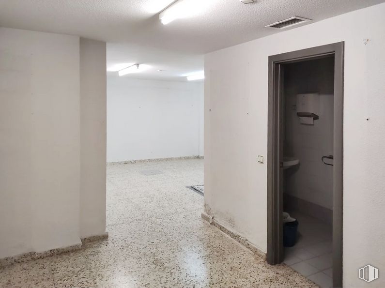 Local en alquiler en Plaza Blimea, 1, Rivas-Vaciamadrid, Madrid, 28529 con puerta, accesorio, pasillo, piso, propiedad material, pavimento, edificio, madera, techo y material compuesto alrededor