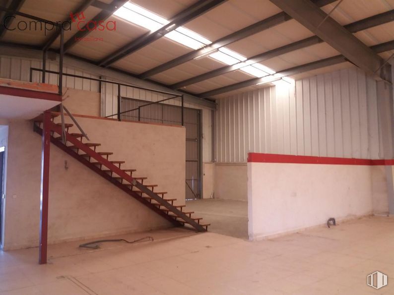 Industrial for sale at Polígono Nicómedes García, Valverde del Majano, Segovia, 40140 with property, wood, floor, flooring, hall, beam, composite material, gas, ceiling and building around