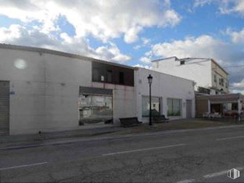 Retail for sale at Avenida Constitución, Escalona, Toledo, 45910 with window, asphalt, door, concrete and cement around