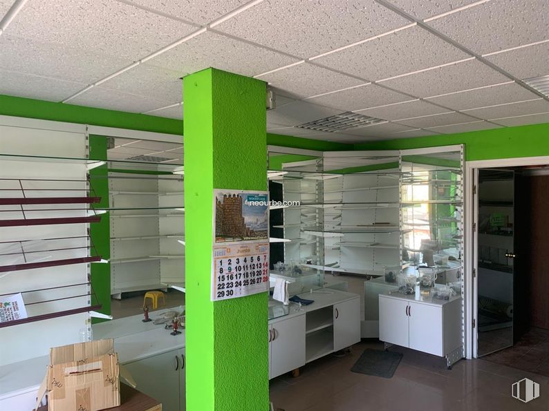 Retail for sale at Calle Agustín Rodríguez Sahagun, Ávila, 05003 with cabinetry, shelf, shelving, fixture, interior design, bookcase, floor, flooring, publication and wood around