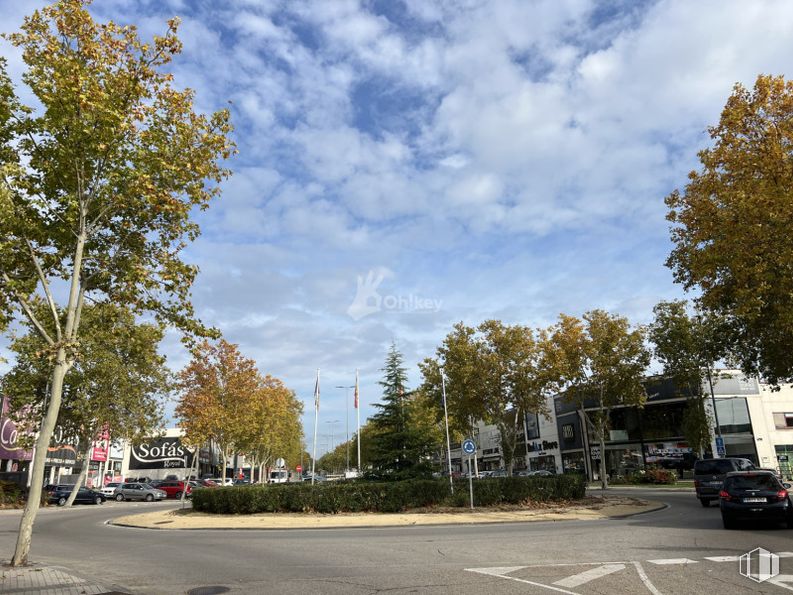 Oficina en venta en Zona Európolis, Las Rozas de Madrid, Madrid, 28230 con coche, nube, cielo, planta, árbol, superficie de la carretera, asfalto, vehículo, diseño urbano y rueda alrededor