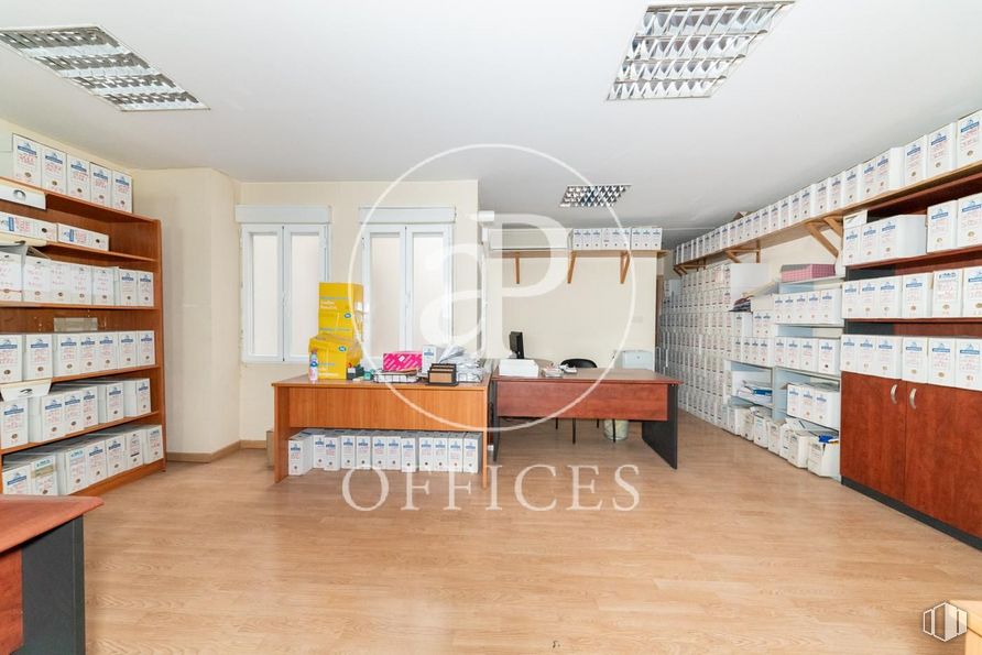 Oficina en alquiler y venta en Calle Don Ramón de la Cruz, Salamanca, Madrid, 28006 con mesa, estantería, propiedad, estante, diseño de interiores, madera, estantería, pavimento, piso y pared alrededor