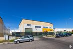 Industrial for sale at Calle Perdiz, Casarrubios del Monte, Toledo, 45950 with car, street light, building, automotive parking light, sky, wheel, tire, vehicle, motor vehicle and asphalt around