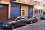 Retail for sale at Calle Sierra de Alcaraz, 30, Puente de Vallecas, Madrid, 28053 with car, wheel, tire, window, automotive parking light, land vehicle, vehicle, automotive side marker light, vehicle registration plate and hood around